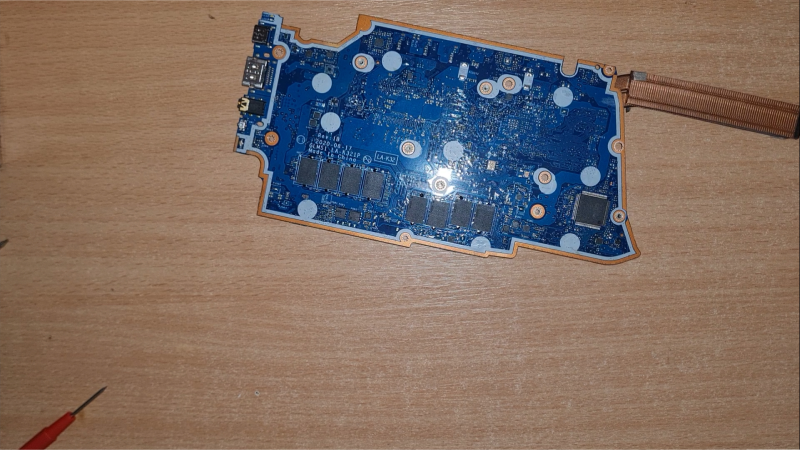 lenovo idapad 5 zadnja strana ploce